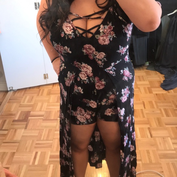 Floral Romper - Size M - Picture 4 of 6